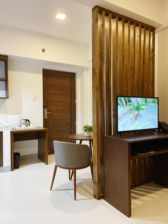 Airo Suites Makati Pasay Exterior foto